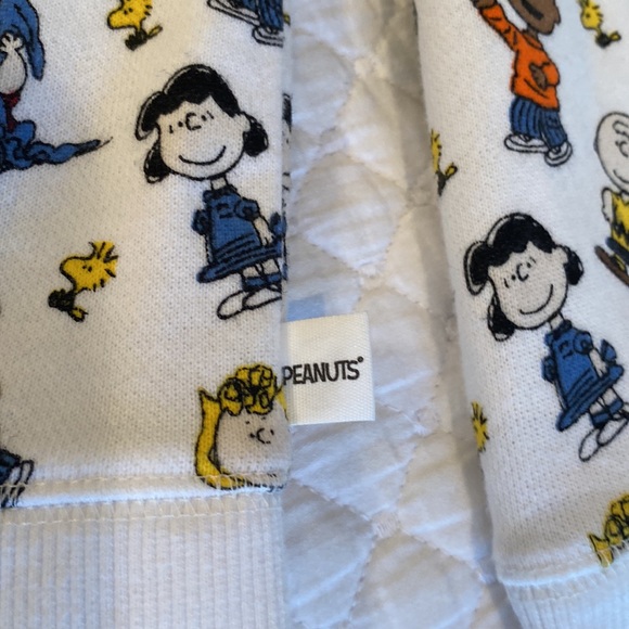 Peanuts Sweatshirt - Picture 4 of 7